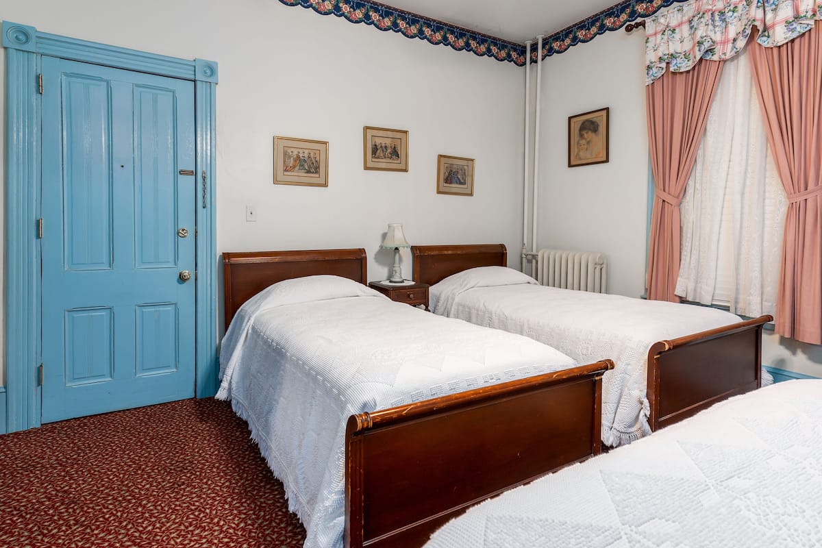 Deluxe Suite, 2 Bedrooms, Fireplace (Filomena) | Individually decorated, iron/ironing board, free cots/infant beds
