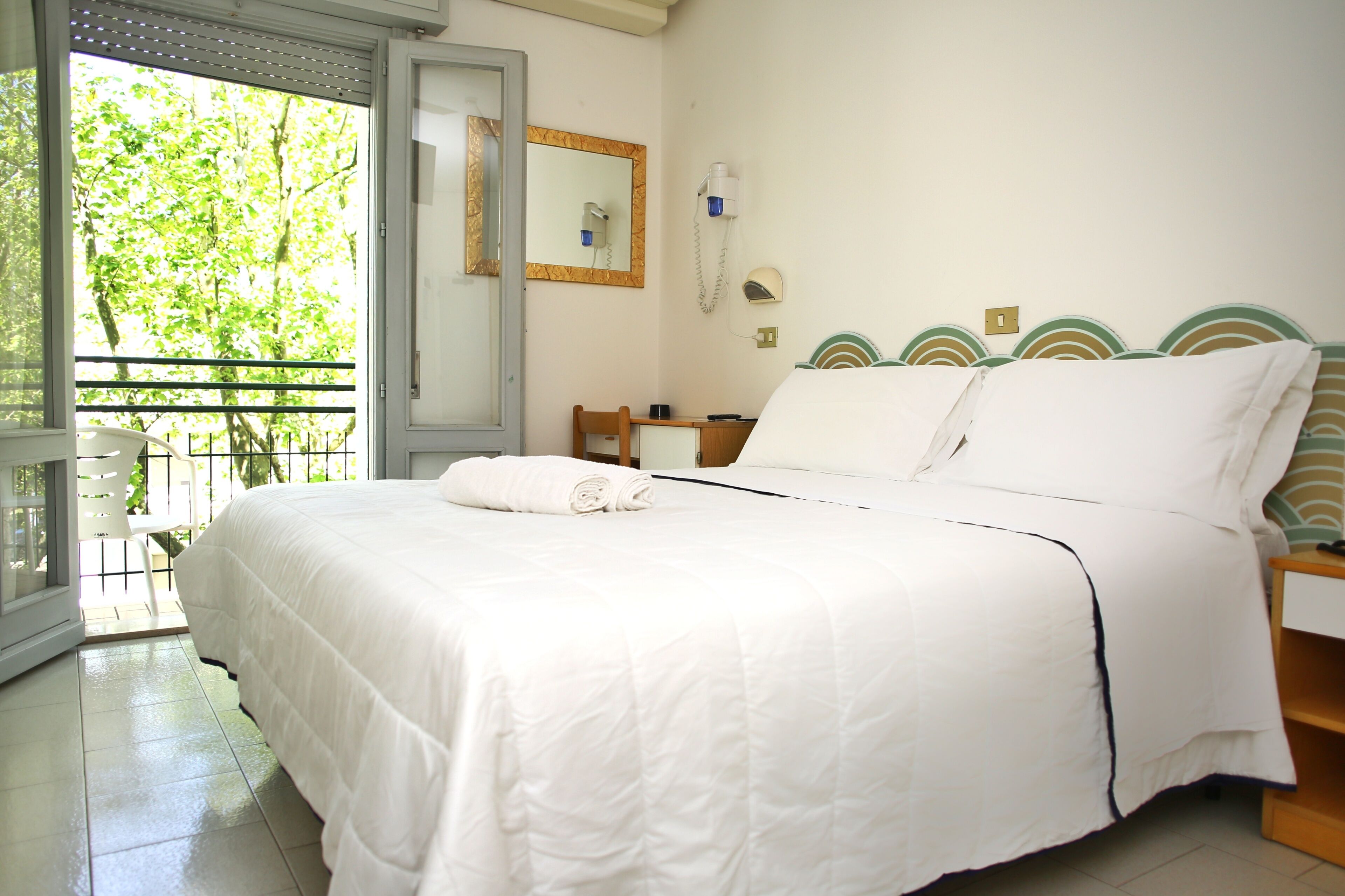 Comfort Double or Twin Room | Hypo-allergenic bedding, in-room safe, desk, blackout drapes