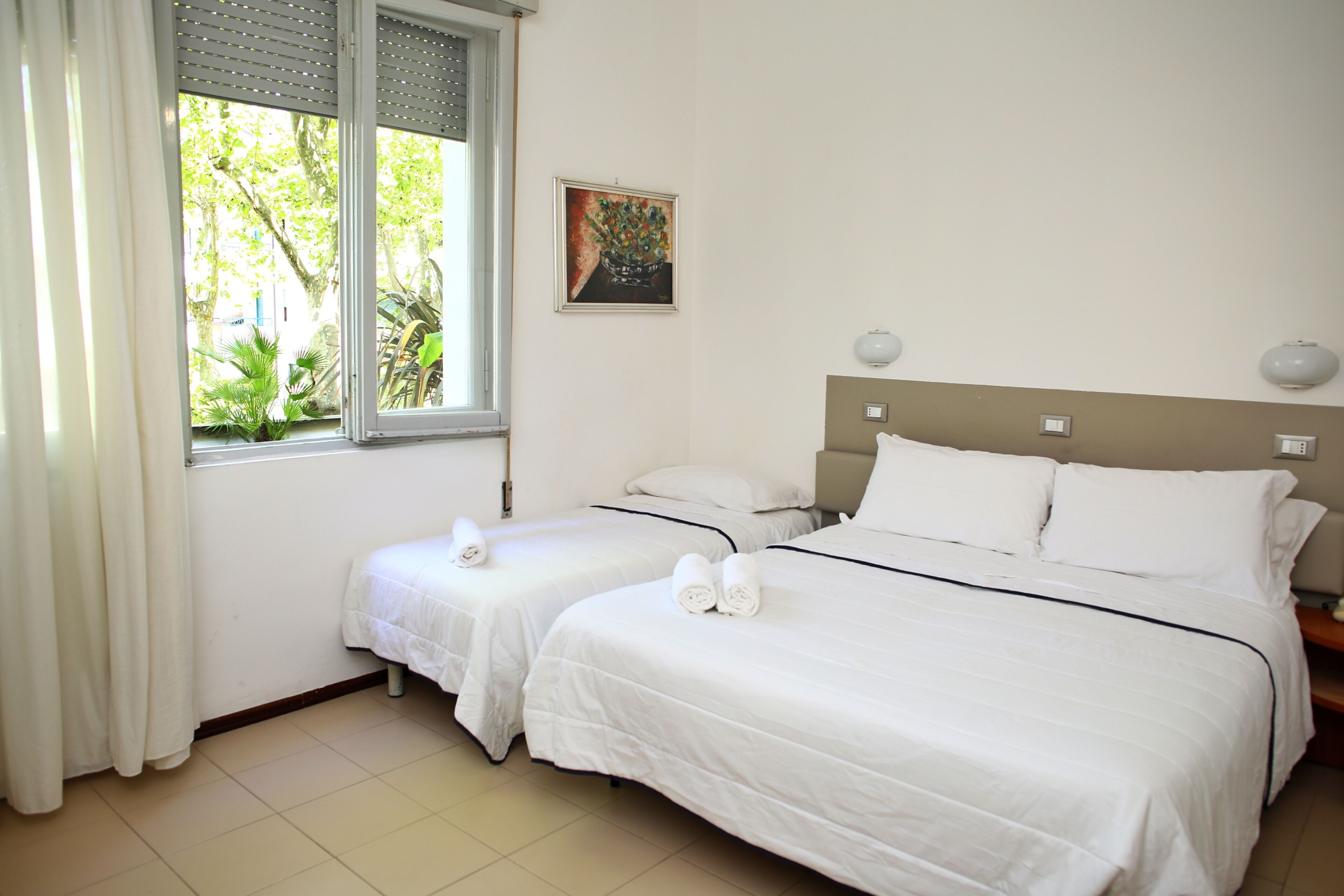 Basic Triple Room | Hypo-allergenic bedding, in-room safe, desk, blackout drapes