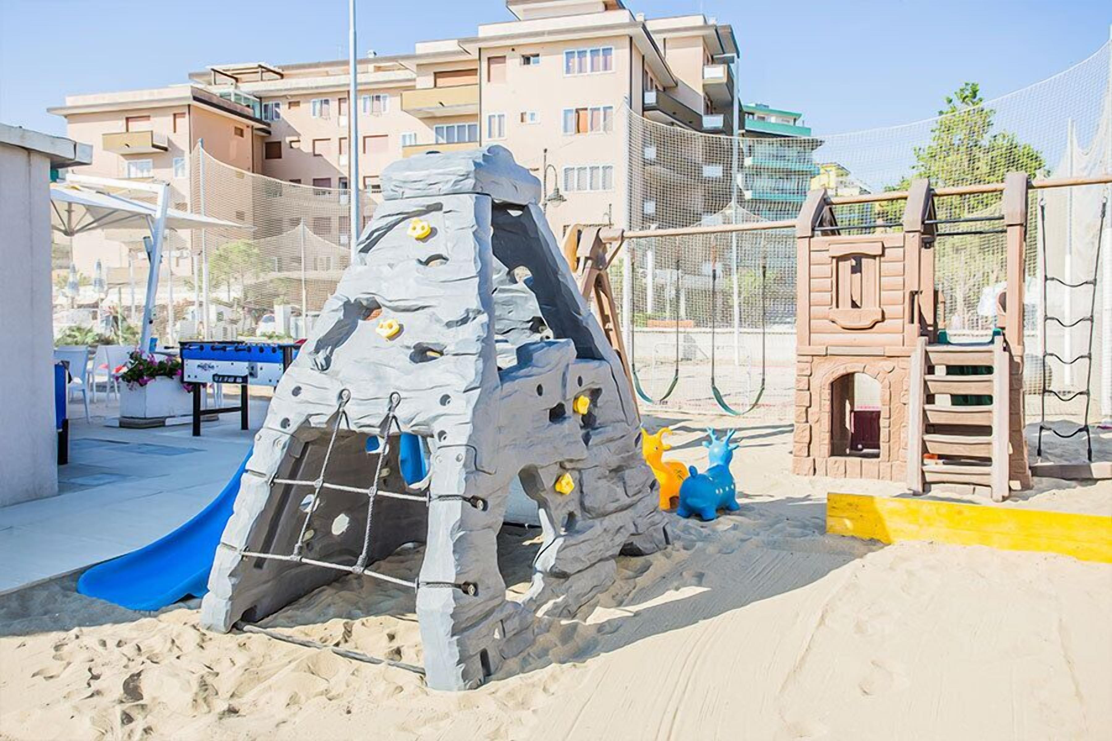 Private beach nearby, white sand, sun-loungers, beach umbrellas