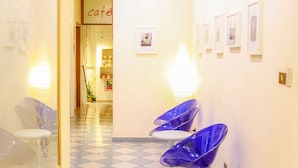Lobby sitting area - The Beehive Hostel (Rome)