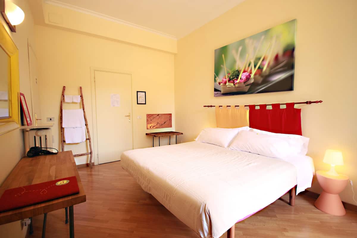 In-room safe, desk, iron/ironing board, free WiFi