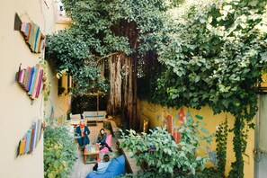 Terrace/patio - The Beehive Hostel (Rome)
