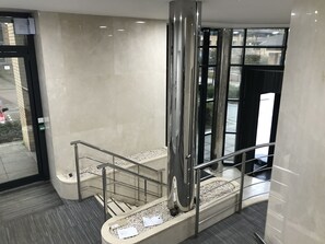 Reception hall - Milton Keynes Serviced Apartments (Milton Keynes)