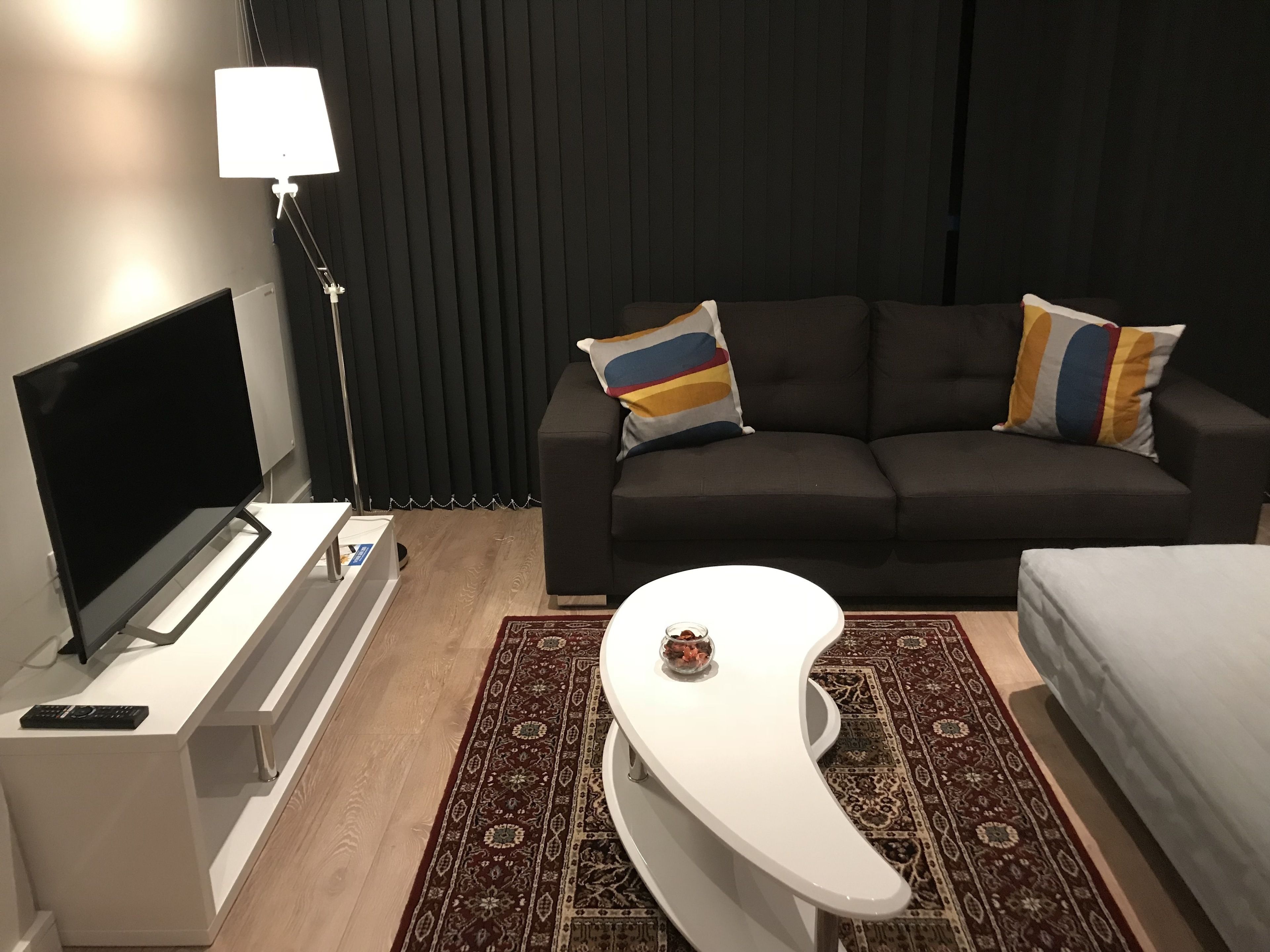 Căn hộ Executive, 1 phòng ngủ | Phòng khách | TV màn hình phẳng 