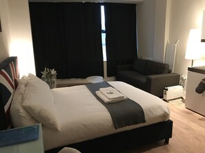 Desk, iron/ironing board, cots/infant beds, rollaway beds - Milton Keynes Serviced Apartments (Milton Keynes)