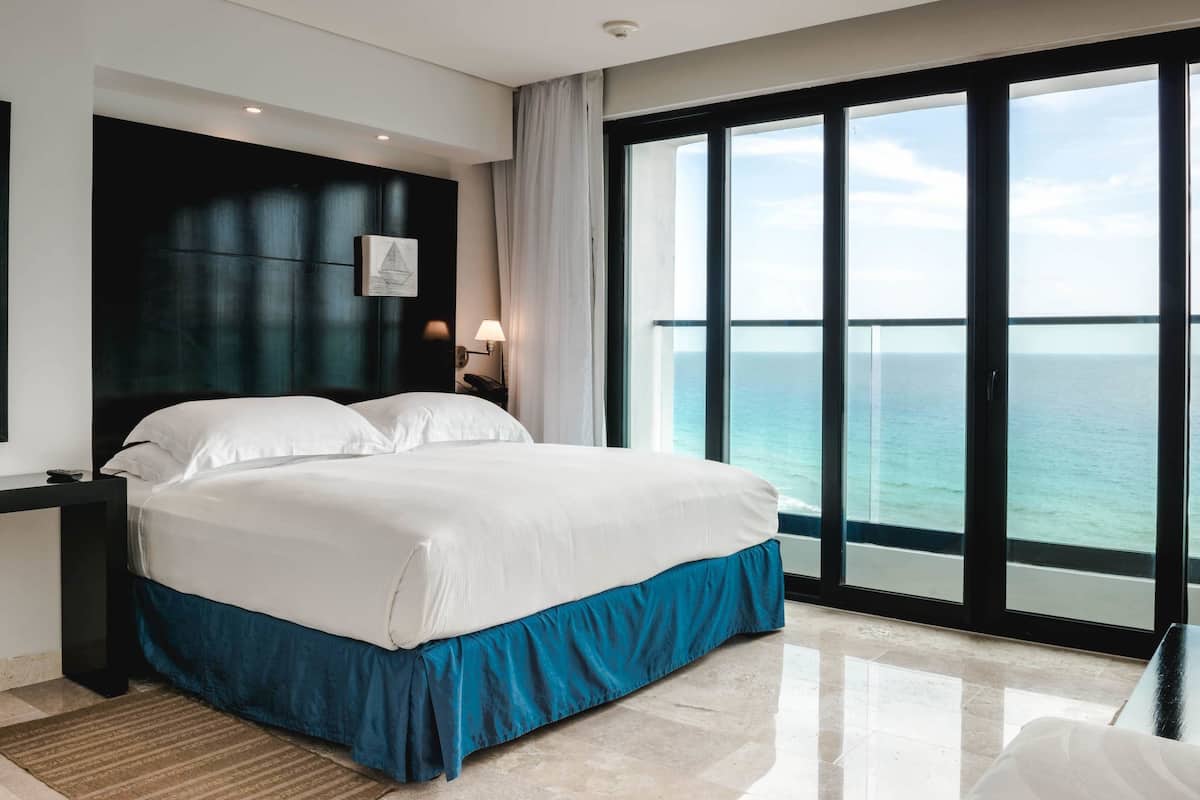 Superior Deluxe Ocean Front | ミニバーのアイテム (無料)、セーフティボックス (室内)、デスク、アイロン / アイロン台