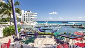 4 restaurants, breakfast, lunch, dinner served; international cuisine  - Melody Maker Cancun - All Inclusive (Cancun)