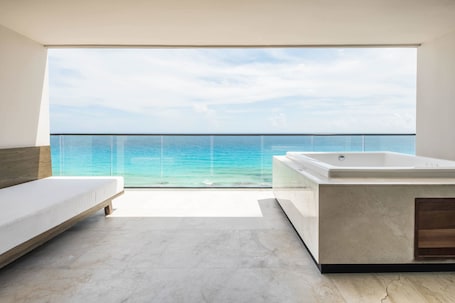 The Beach Club Suite Ocean Front | Free minibar items, in-room safe, desk, iron/ironing board