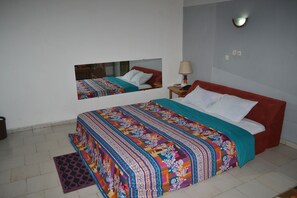 Grand Double Room | Individually decorated, individually furnished, blackout curtains - Hôtel Ma Résidence (Abidjan)