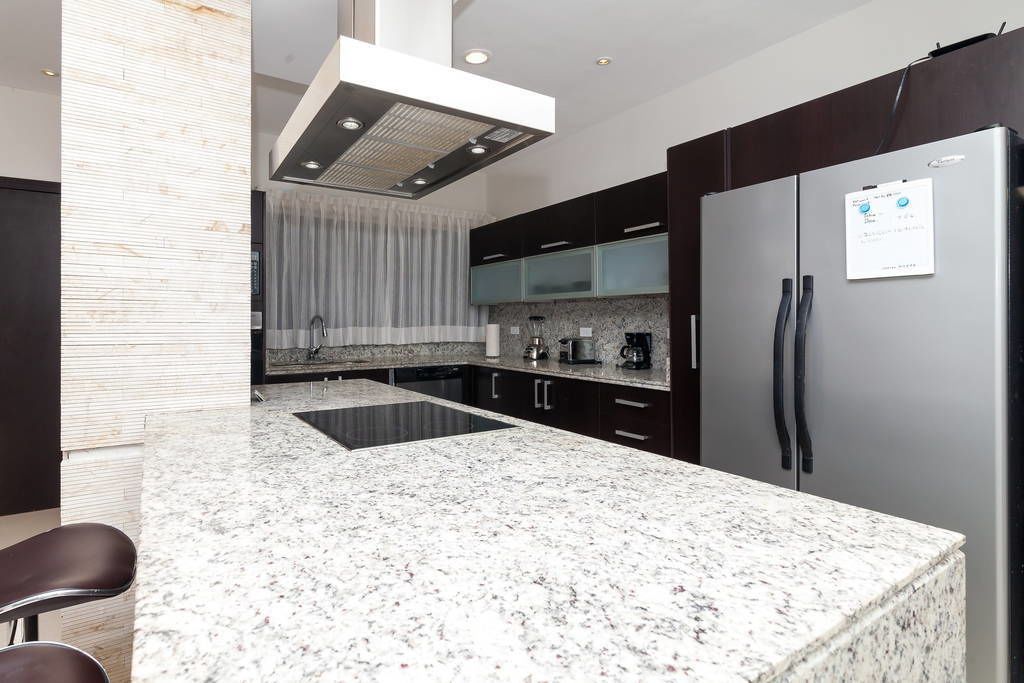 Classic Condo, 1 Queen Bed, Pool Access, Beachside | Private kitchen | Fridge, microwave, coffee/tea maker