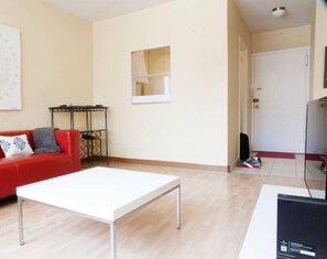 City Apartment, 1 Bedroom | Living room | Flat-screen TV, pay movies - Cozy 1BR Rosslyn Apt with a View (Arlington)