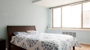 City Apartment, 1 Bedroom | 1 bedroom, desk, iron/ironing board, free WiFi