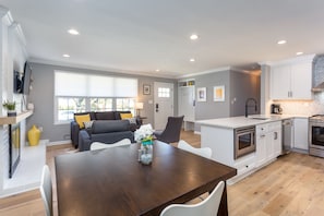 Casa premium, 4 quartos | Opções para refeição no quarto