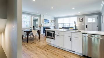Full-sized fridge, microwave, oven, dishwasher