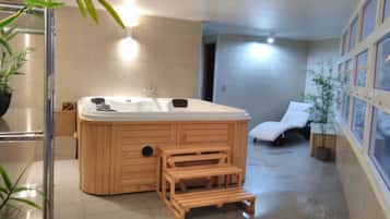 Indoor spa tub