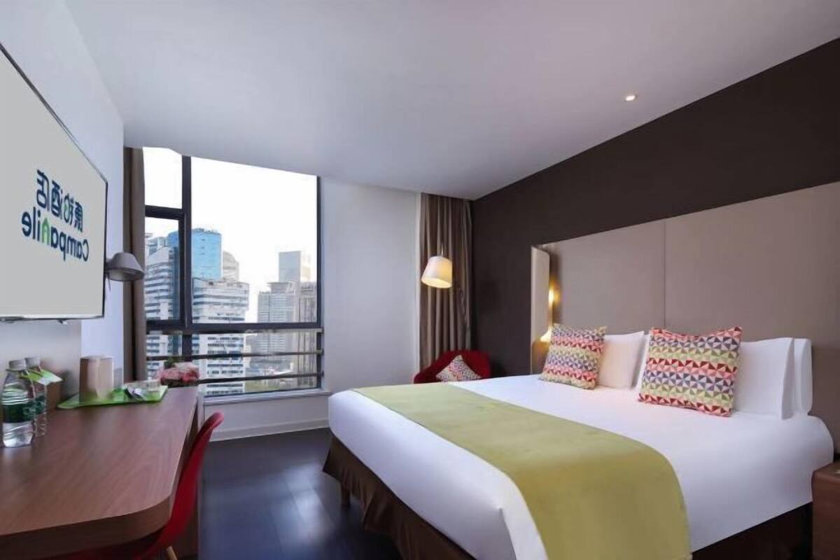 Bộ đồ giường cao cấp, két bảo mật tại phòng