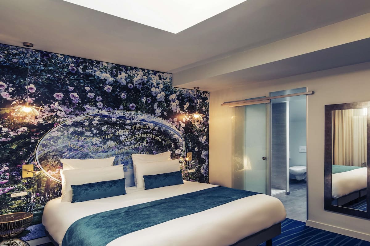 premium bedding, in-room safe, desk, free wifi