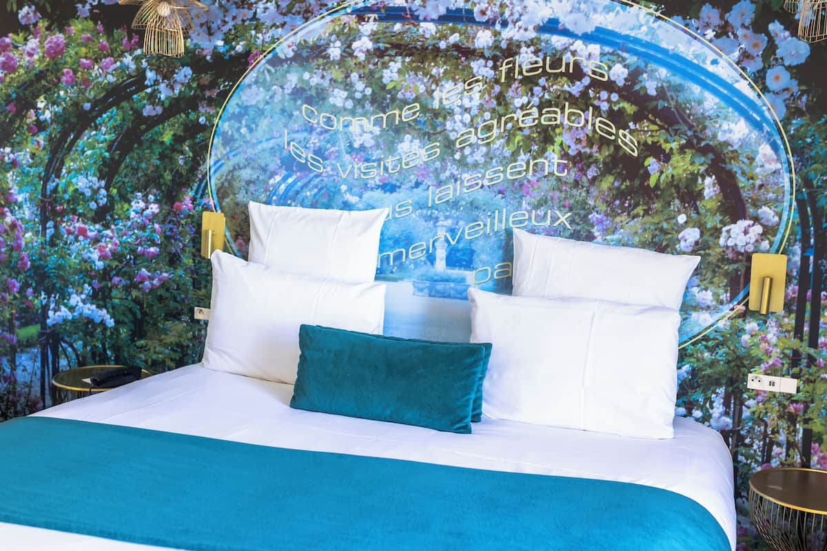 Dobbeltrom – classic, 1 dobbeltseng | Sengetøy av topp kvalitet, safe på rommet og skrivebord