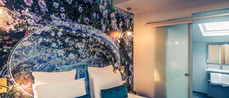 Premium bedding, in-room safe, desk, free WiFi