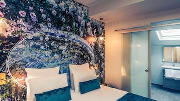 Premium bedding, in-room safe, desk, free WiFi