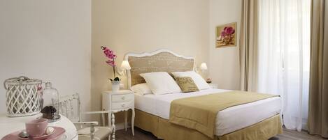 Kahden hengen huone | Tallelokero huoneessa, yksilöllisesti sisustettu