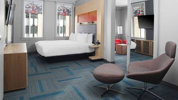 Suite ejecutiva, 1 habitación (Mobility Accessible, Roll-In Shower) | Escritorio, cunas gratuitas, wifi gratis y ropa de cama