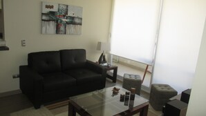 Leilighet – comfort, 3 soverom | Oppholdsrom | Flatskjerm-TV
