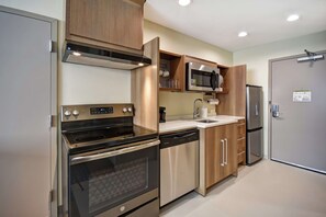 Suite, 1 Bedroom, Non Smoking | Private kitchen | Full-size fridge, microwave, dishwasher, coffee/tea maker - Home2 Suites by Hilton Columbus Downtown (Columbus)