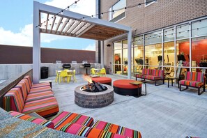 Terrace/patio - Home2 Suites by Hilton Columbus Downtown (Columbus)