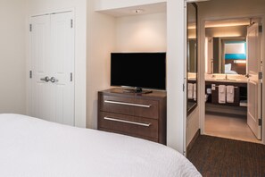 Desk, laptop workspace, blackout drapes, iron/ironing board - Residence Inn by Marriott Decatur (Decatur)