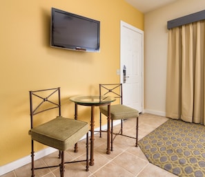 Studio Suite, Kitchenette | In-room dining - Worldmark Cathedral City (Cathedral City)
