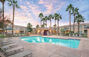 A hotel pool area with lounge chairs and palm trees. - Worldmark Cathedral City (Cathedral City)