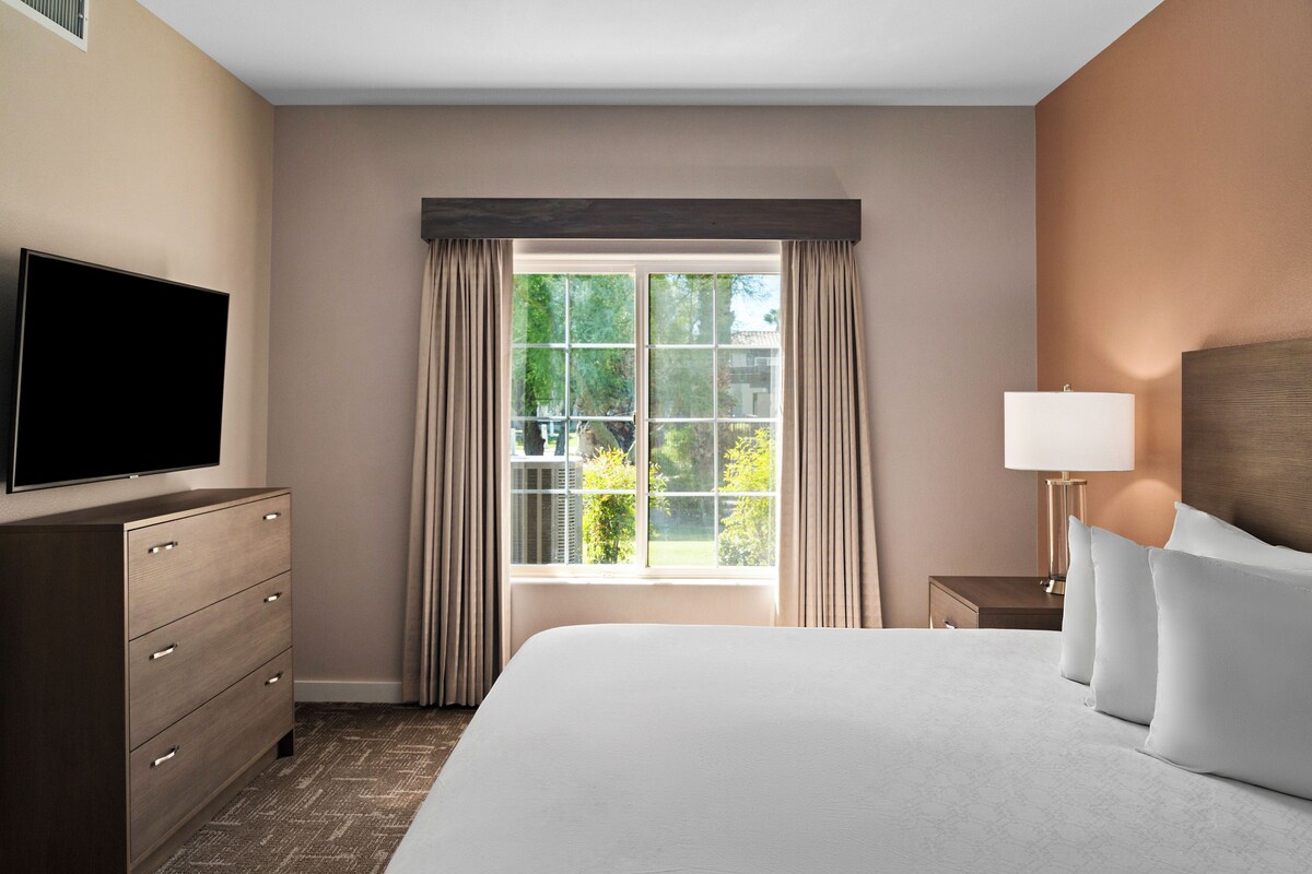 Iron/ironing board, WiFi (surcharge), bed sheets