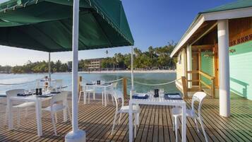 تناول الطعام بالخارج