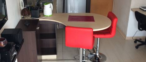 Comfort Apartment, 1 Bedroom, Private Bathroom | In-room dining