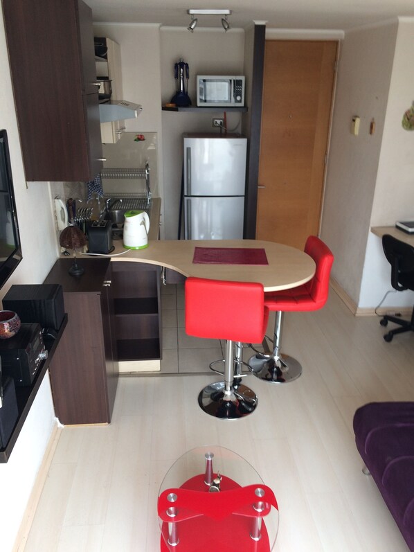 Apartamento conforto, 1 quarto, banheiro privativo | Opções para refeição no quarto