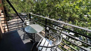 Standard-Apartment, 1 King-Bett und Schlafsofa | Balkon