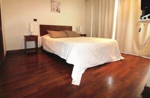Apartamento standard, 1 cama King e sofá-cama | Cofres nos quartos, camas extras/dobráveis (sobretaxa)