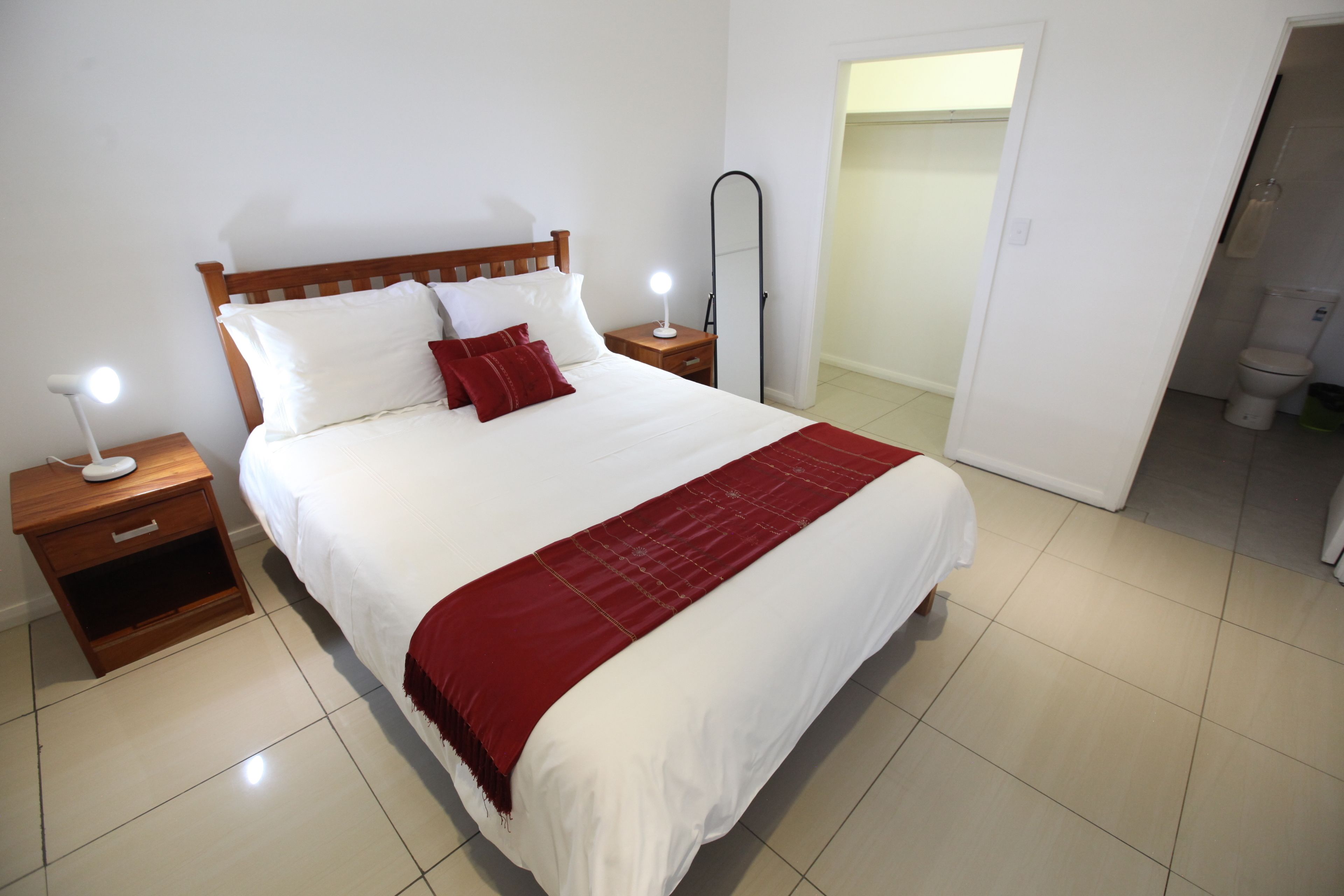 2 bedrooms, Egyptian cotton sheets, premium bedding, down comforters