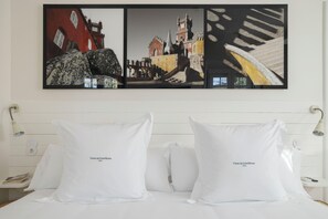 Standard Room, Ensuite | Free minibar, iron/ironing board, free WiFi, bed sheets