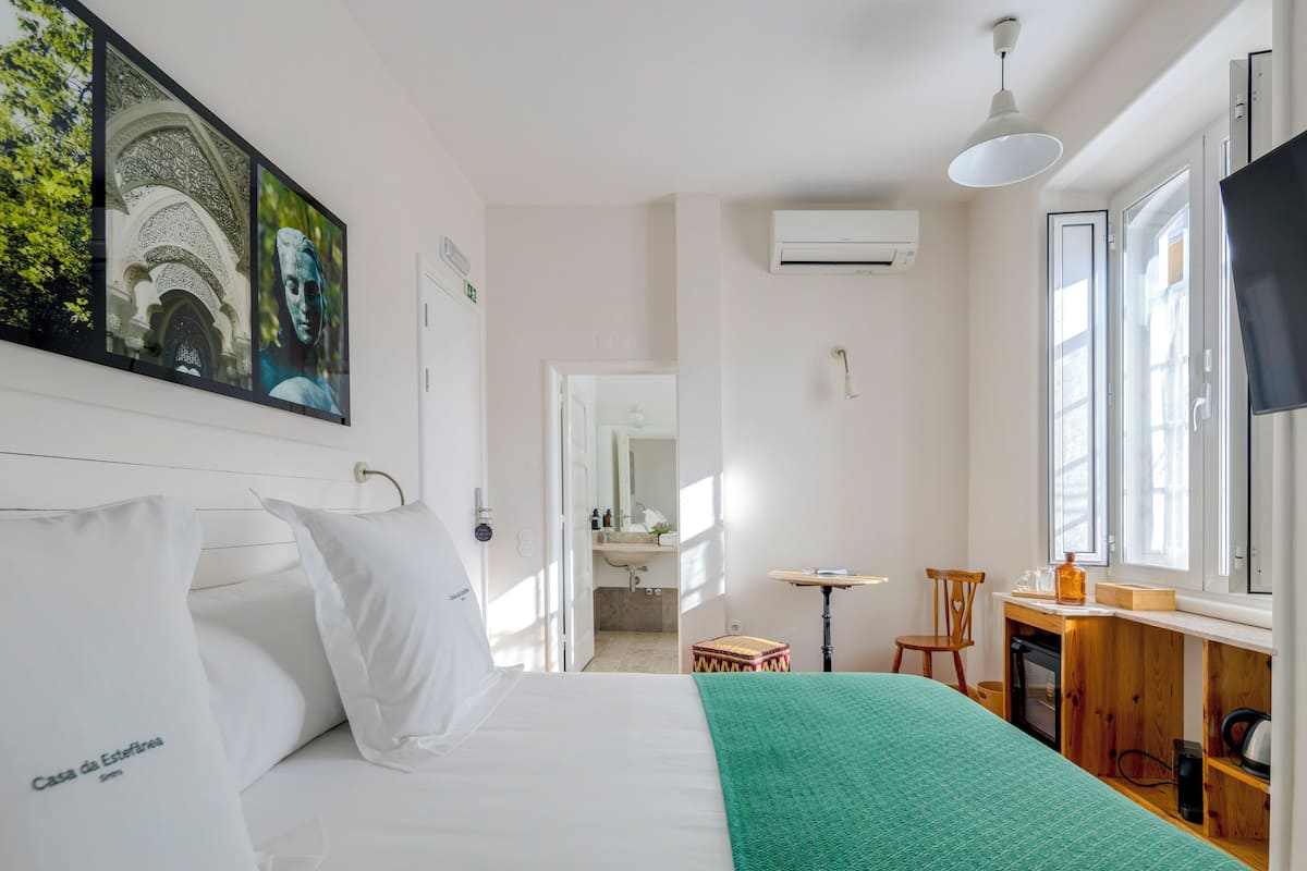 Habitación Confort | Artículos del minibar gratis y tabla de planchar con plancha