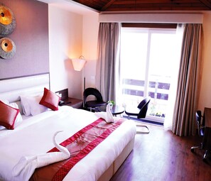 Executive Single Room, 1 King Bed, Balcony, Lakeside