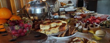 Free buffet breakfast
