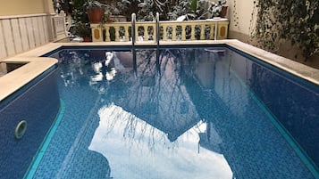 Sæsonbestemt udendørs pool