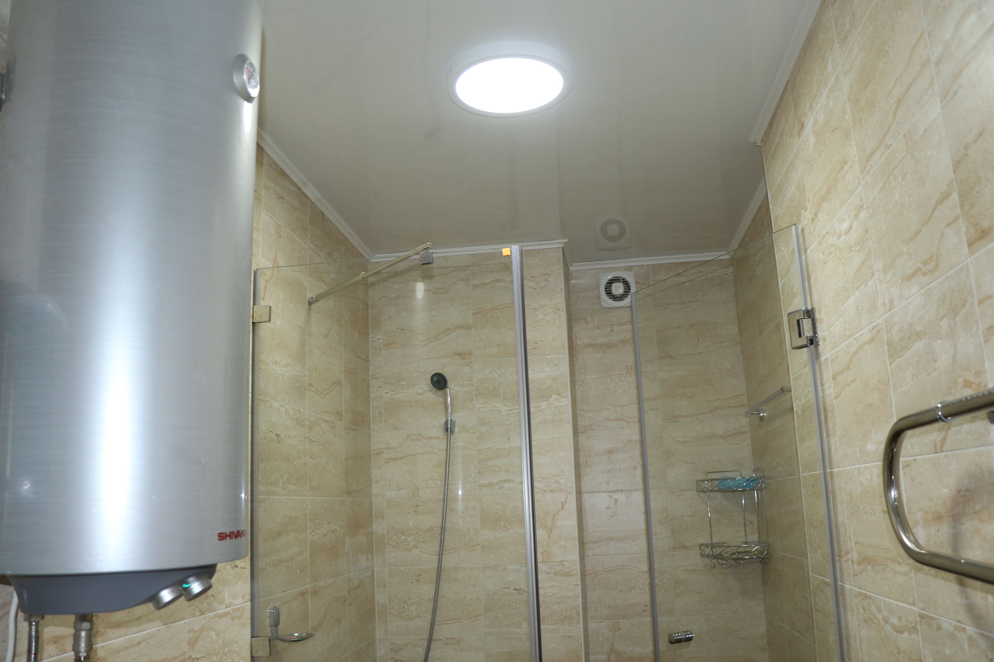 スタンダード アパートメント 2 ベッドルーム キッチン | バスルーム | シャワー、バスアメニティ (無料)、ヘアドライヤー、スリッパ