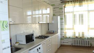 Standard Apartment, 2 Bedrooms, Kitchen | Private kitchen | Fridge, microwave, electric kettle, cookware/dishes/utensils