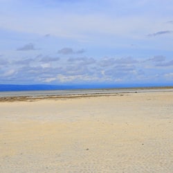 Na praia, prática de mergulho livre no local, passeios de caiaque