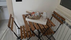 Deluxe Double Room, Balcony | Living area - La Muraria (Monterosso al Mare)
