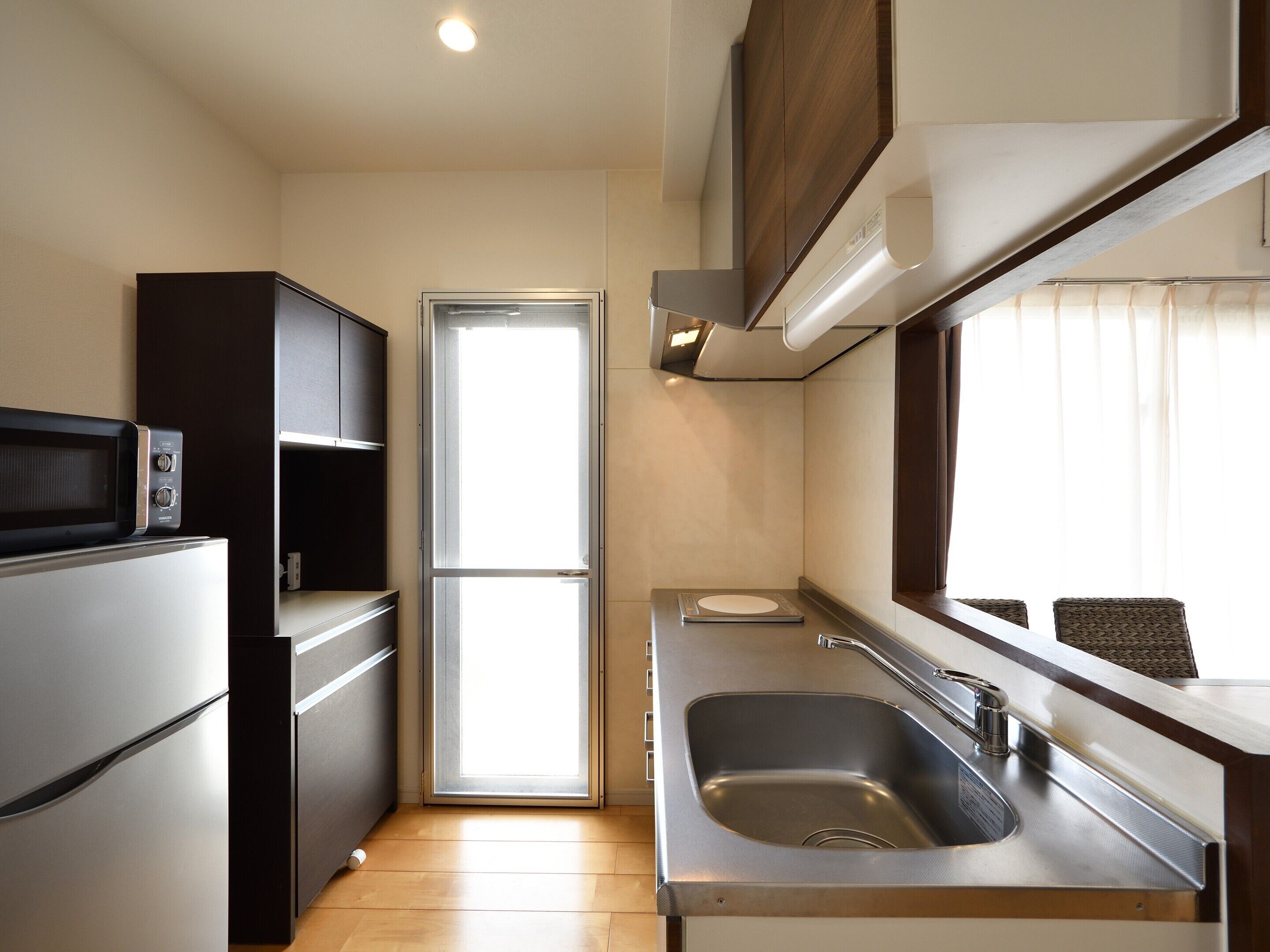Chambre Quadruple, non-fumeurs | Cuisine privée | Mini réfrigérateur, micro-ondes, bouilloire électrique, congélateur